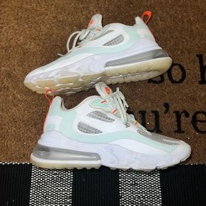 Women’s Air Max 270 React SE Hyper Crimson